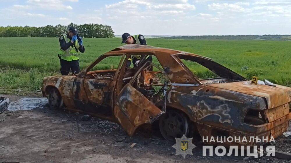Во время оккупации селе Малая Рогань захватчики из танка расстреляли автомобиль волонтеров, один из них погиб (фото)