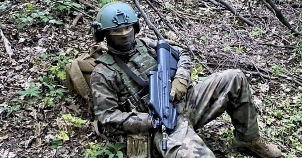 В руках у украинского бойца замечена футуристическая бельгийская винтовка F2000