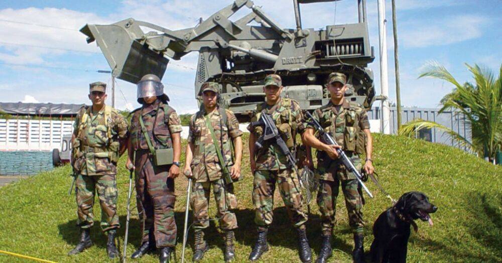 Колумбийские военные будут обучать ВСУ разминированию территории Украины