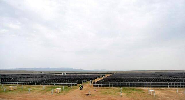 Французы запустили под Самаркандом солнечную электростанцию мощностью 100 МВт