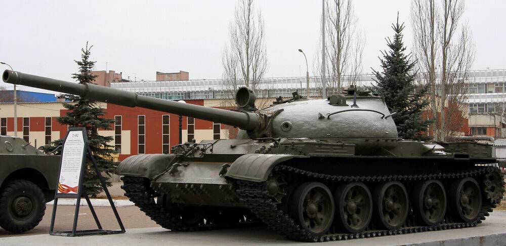 Окупанти комплектують резерви застарілими танками Т-62 , які хотіли утилізувати ще в 2013-му
