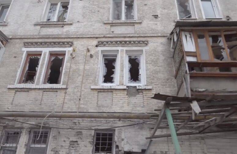 Окупанти відкрили вогонь по центру Лисичанська: фото та відео наслідків