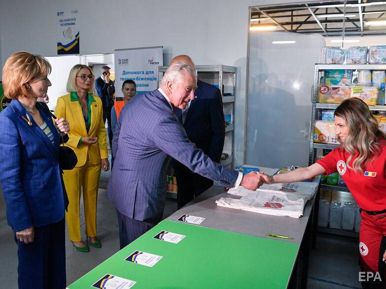 Принц Чарльз посетил центр для украинских беженцев в Бухаресте и осудил российскую агрессию против Украины