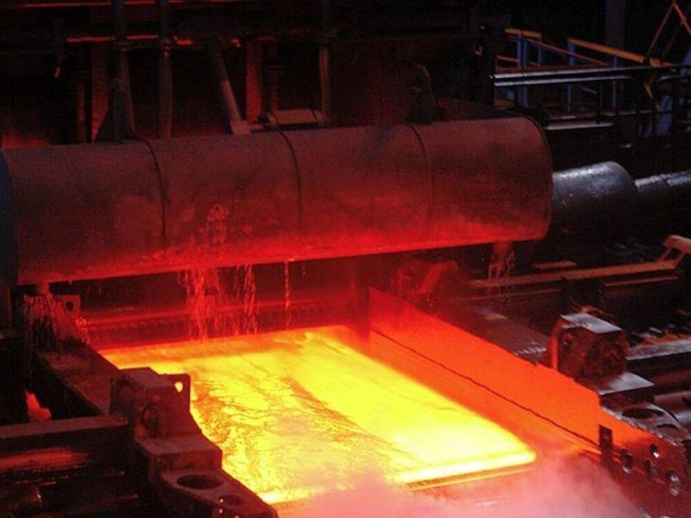 РБК: Российские металлурги предупредили о риске падения производства из-за высоких налогов и крепкого рубля