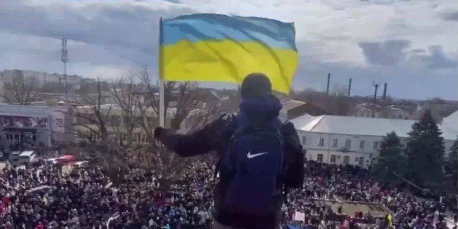 Более 80% украинцев на захваченных оккупантами территориях негативно относятся к РФ — опрос КМИС