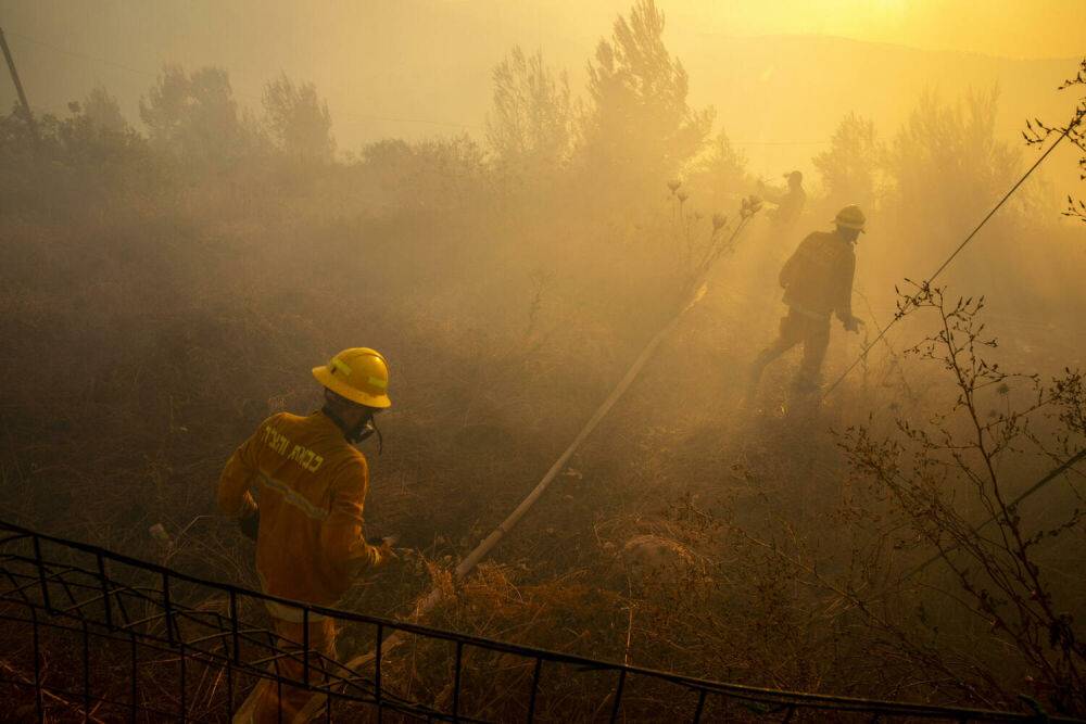 Серьезный пожар в районе Димоны и Иерусалима