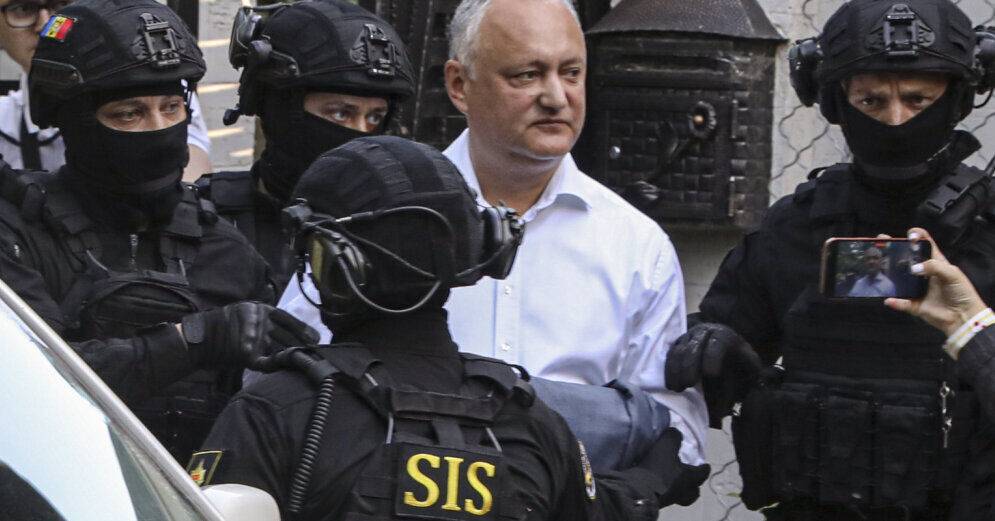 Молдавский суд посадил бывшего президента Игоря Додона под домашний арест