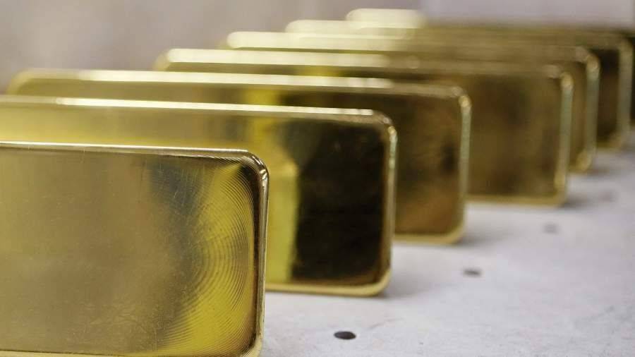 Золото не блестит: укрепление рубля затормозило инвестиции в драгметаллы