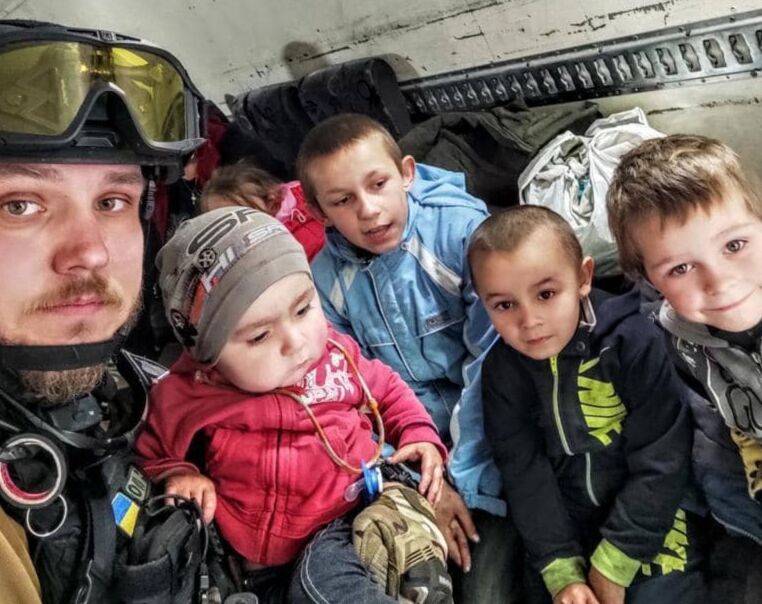 З Лисичанська вдалося вивезти 31 людину: "Це була одна з найважчих евакуацій"