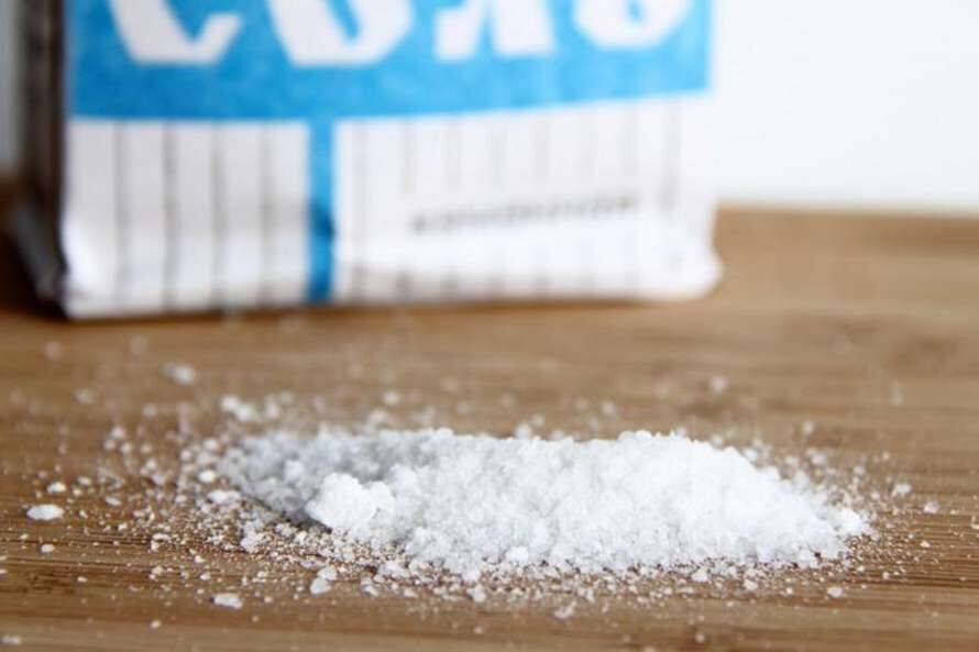 Чем грозит полный отказ от соли, объяснила диетолог