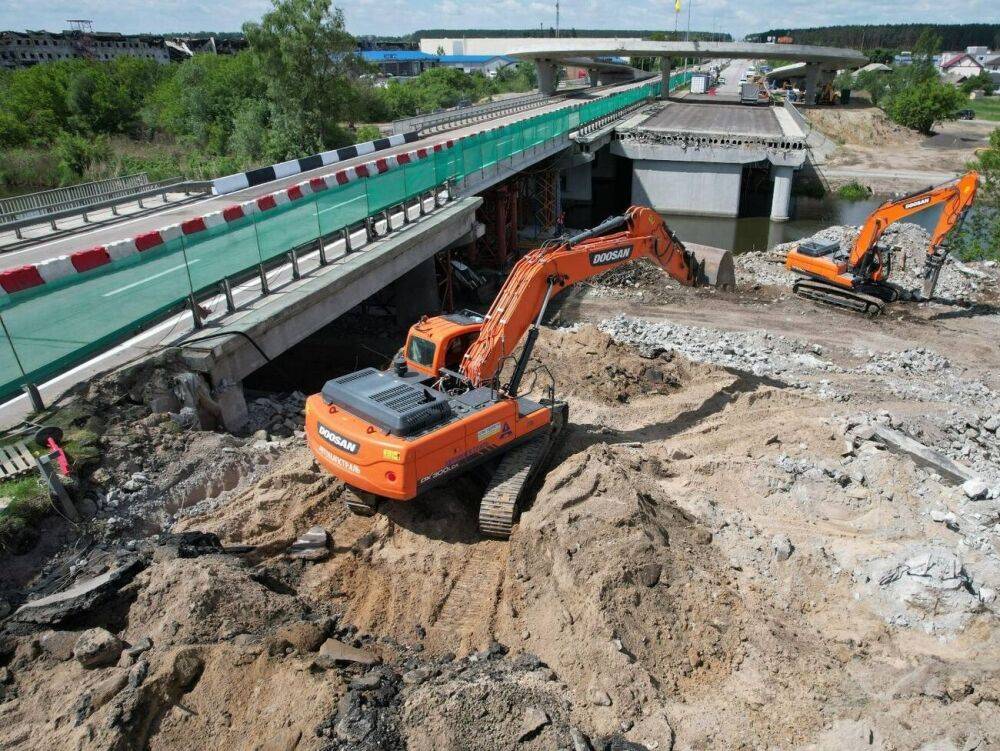 На Житомирской трассе под Киевом возобновили левый проезд на мосту через реку Ирпень