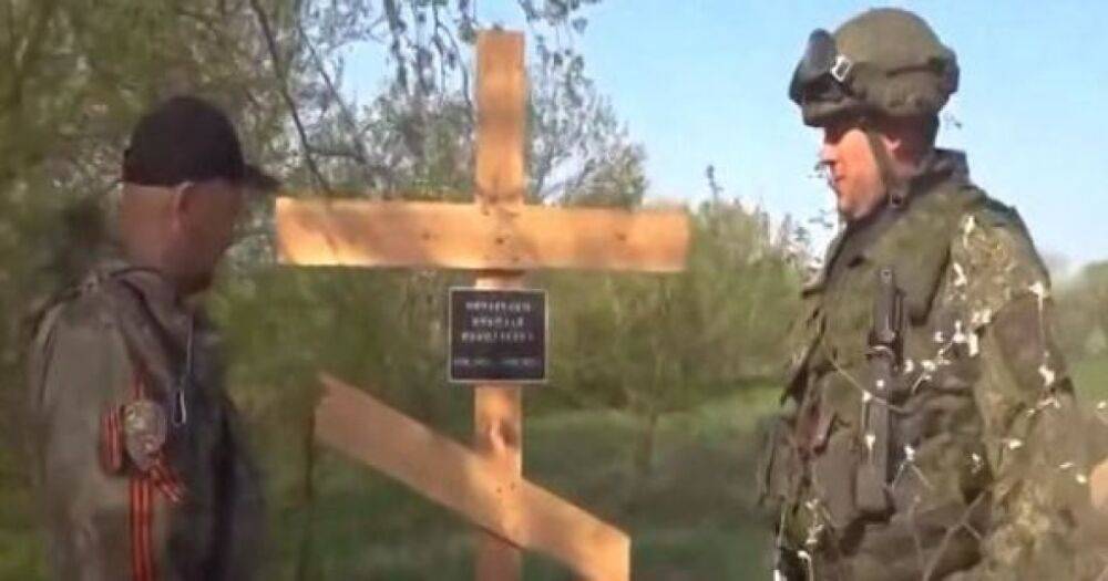 Нога полковника Овчаренко: россияне в Украине похоронили оторванную часть тела оккупанта (ВИДЕО)