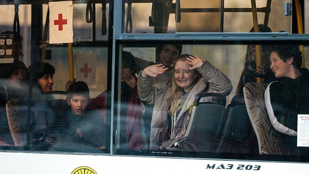 Гуманитарный конвой из Мариуполя привёз в Запорожье 150 мирных жителей