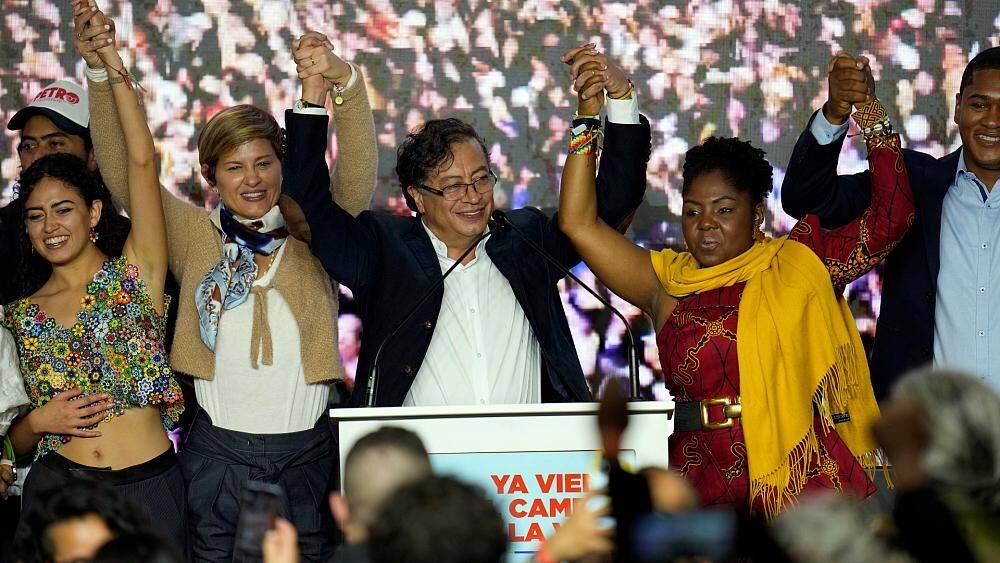 На президентских выборах в Колумбии во второй тур вышли оппозиционные кандидаты