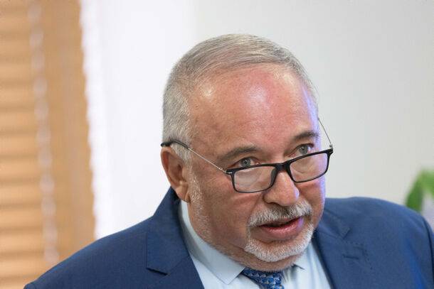 Либерман: Израиль не может предупредить рост цен на бензин