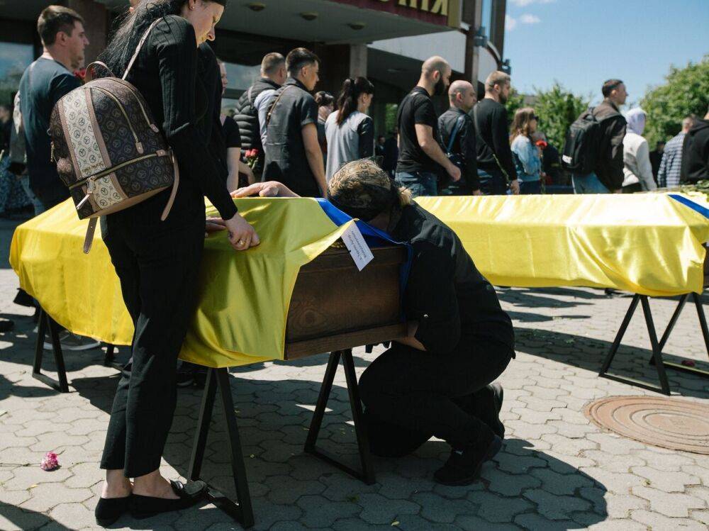"Они навсегда вошли в историю Украины". В нескольких регионах простились с погибшими 22 мая бойцами КОРД. Фото, видео
