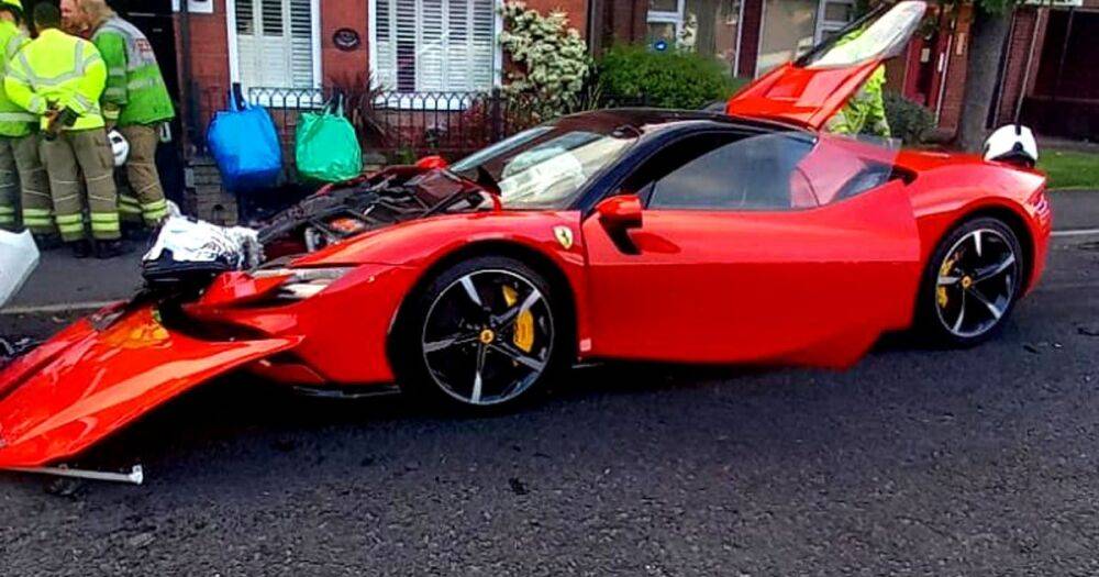 Водитель редкого суперкара Ferrari протаранил пять авто и сбежал с места ДТП (видео)