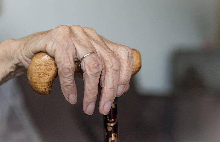 100-летняя американка не может доказать властям, что существует