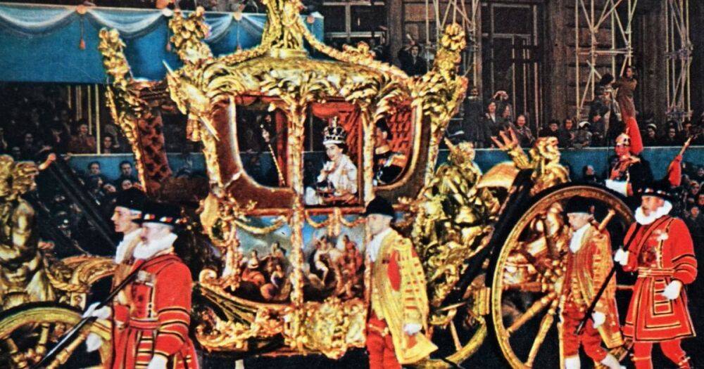 На улицах Лондона заметили легендарную 260-летнюю золотую карету Елизаветы II