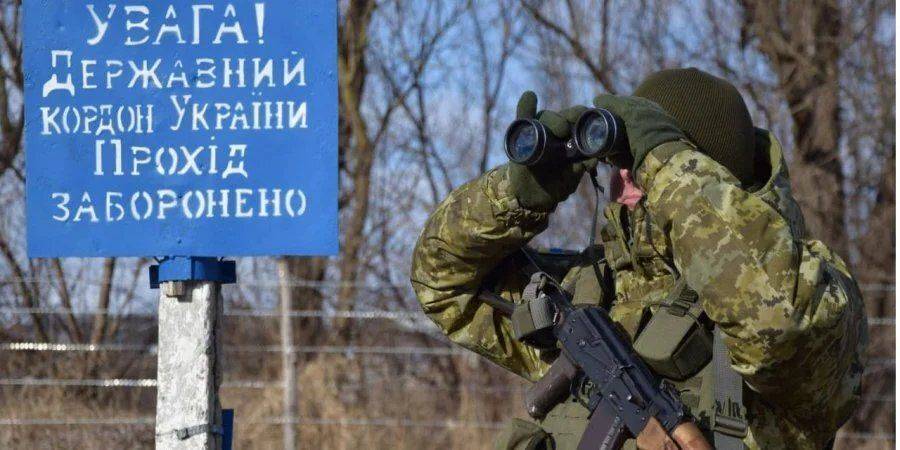 В Сумской области пограничники уничтожили триколор, который оккупанты развесили на украинской башне — видео