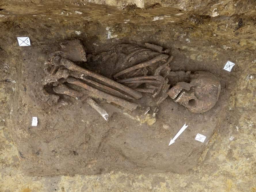 Во Франции найдены уникальные захоронения эпохи неолита (Фото)