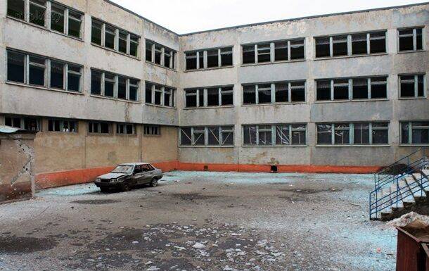 Около тысячи школ остались на неподконтрольной Украине территории