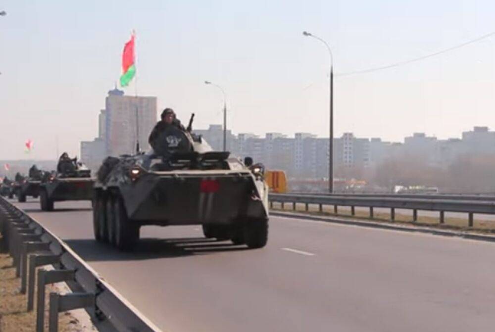 Лукашенко сорвало крышу: среди ночи поднял все войска - гонит на границу Украины и Литвы - подробности