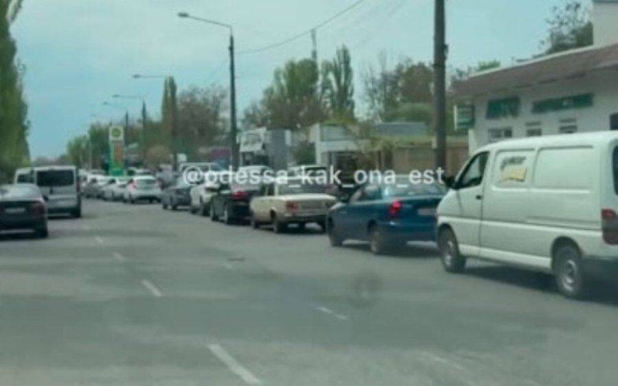 На одесских заправках километровые очереди – видео | Новости Одессы