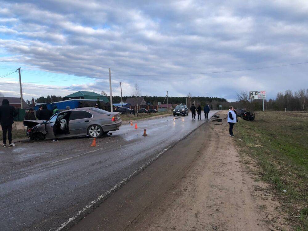 Два человека пострадали в столкновении BMW и ВАЗ в Тверской области