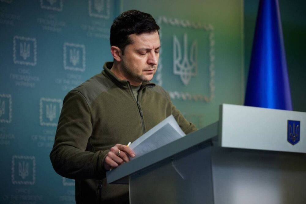 Для спасения людей с «Азовстали» нужна тишина, Украина договаривается – Зеленский