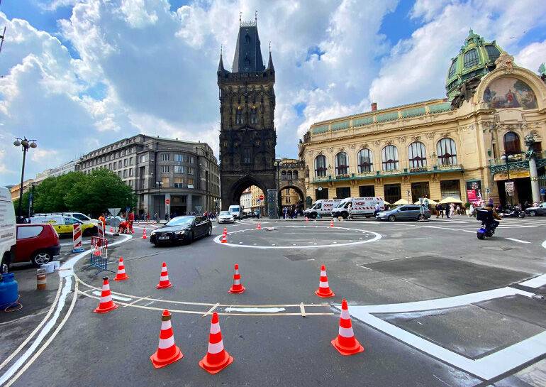 Жители Праги спорят о круговом перекрестке перед Муниципальным домом