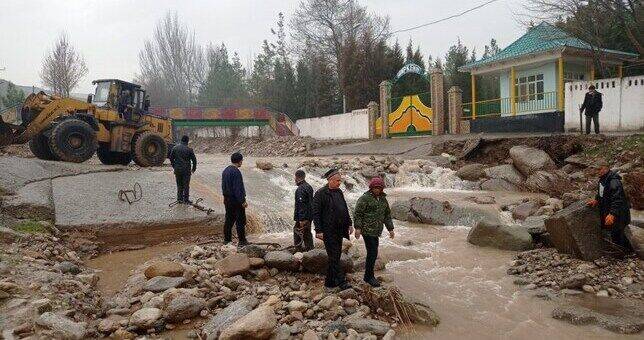 Минувшей ночью в регионах Таджикистана прошли сильные дожди, причинившие ущерб населению