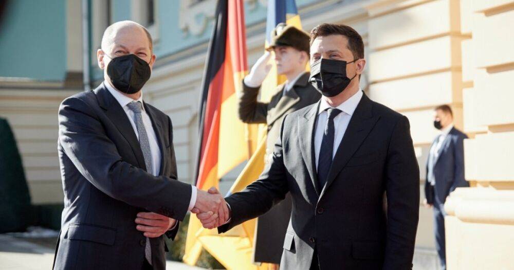 Зеленский призвал канцлера Германии Олафа Шольца приехать в Киев 9 мая