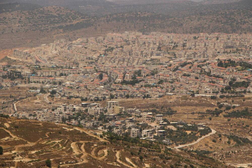 ЦАХАЛ утвердит строительство 4 тысяч домов в поселениях. Оппозиция негодует