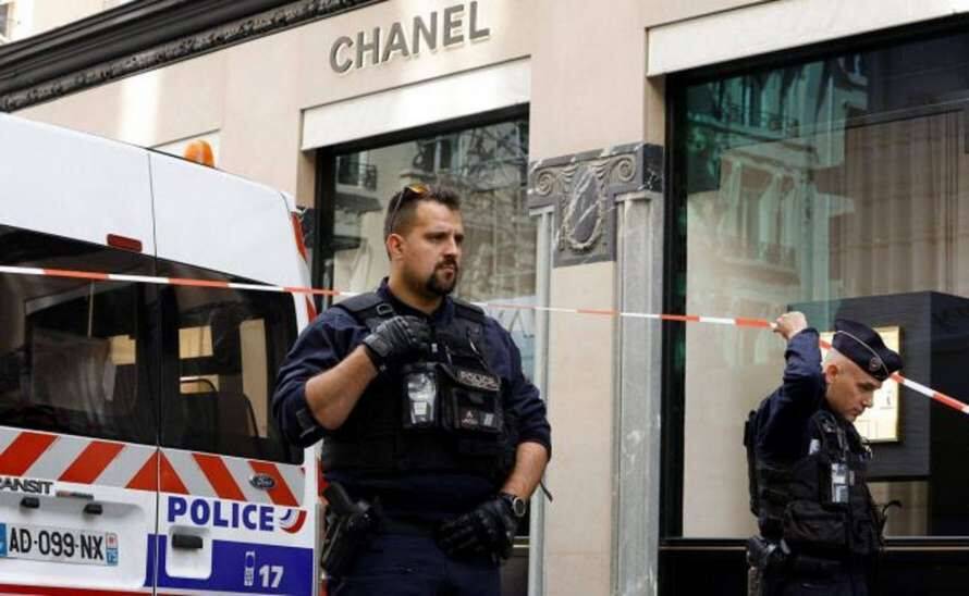В Париже сегодня дерзко ограбили ювелирный бутик Chanel на миллионы евро (видео)