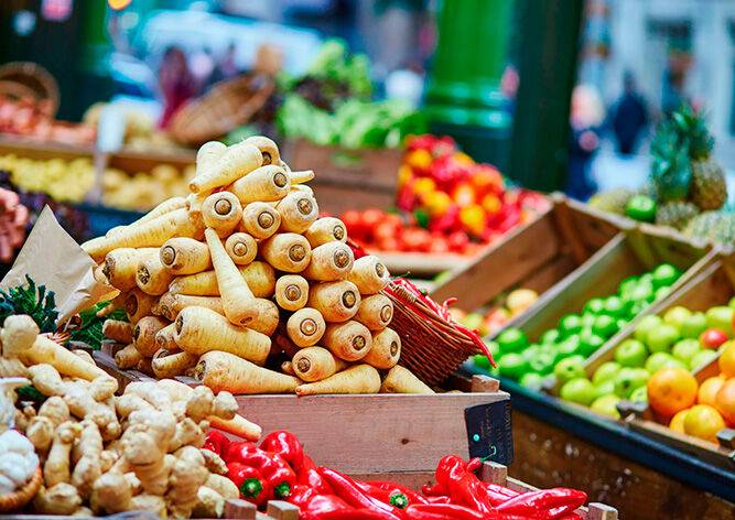 Во Франции супермаркетам законодательно запретили выбрасывать еду