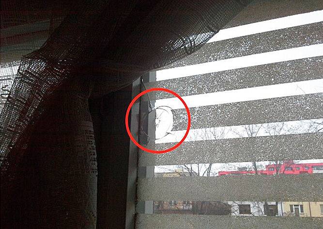 В Чехии неизвестный пустил стрелу в окно медицинского кабинета