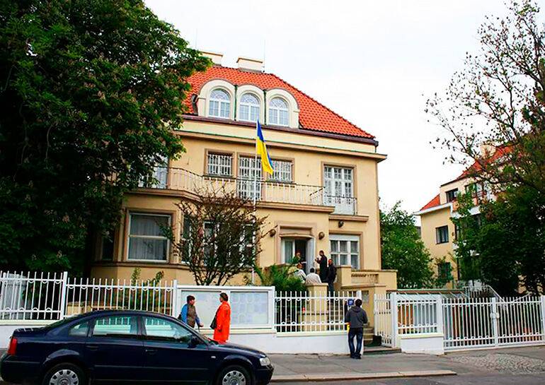 Посольство Украины в Праге возобновило запись на консульские услуги