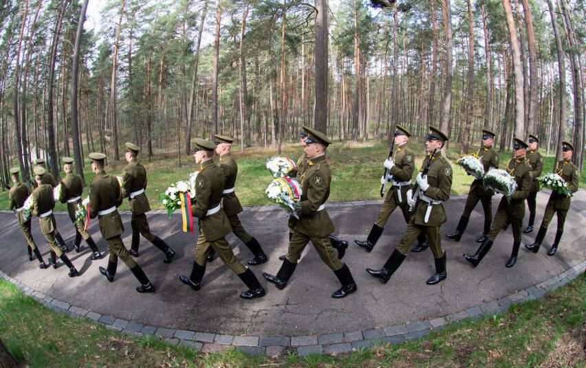 День окончания войны напоминает, к чему ведет агрессия - премьер и спикер Литвы