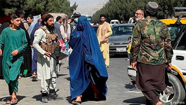 Афганские талибы снова обязали женщин носить хиджаб