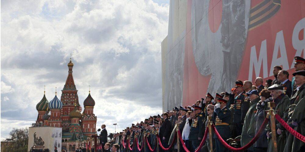 Парад в Москве прошел без авиации: причиной стала поломка самолета судного дня — InformNapalm