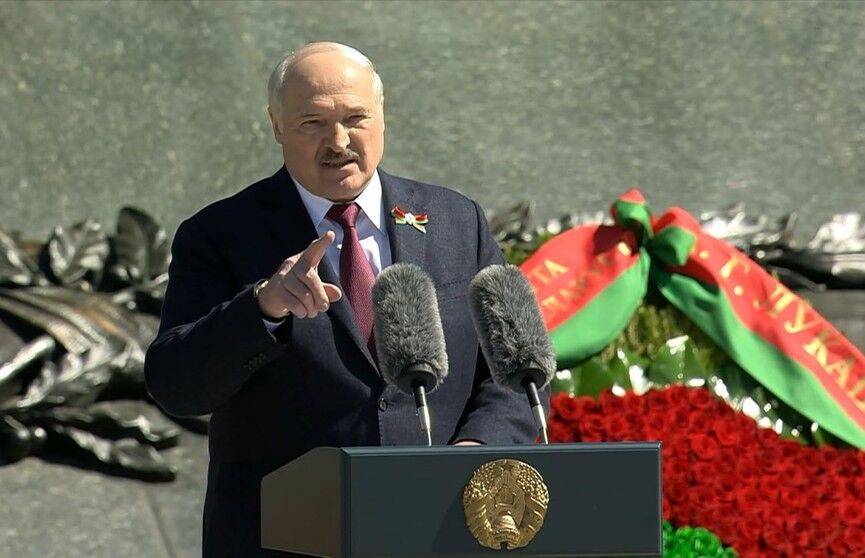 Лукашенко: Украине надо подумать над тем, чтобы не пришлось обращаться к нам, чтобы спасти целостность и единство своего государства