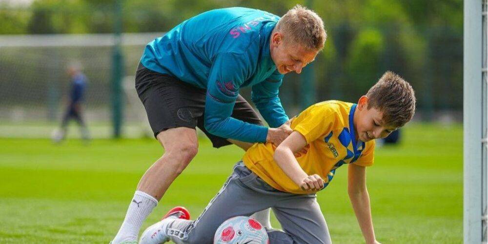 Зинченко пригласил 10-летнего беженца из Украины на тренировку Манчестер Сити — фото