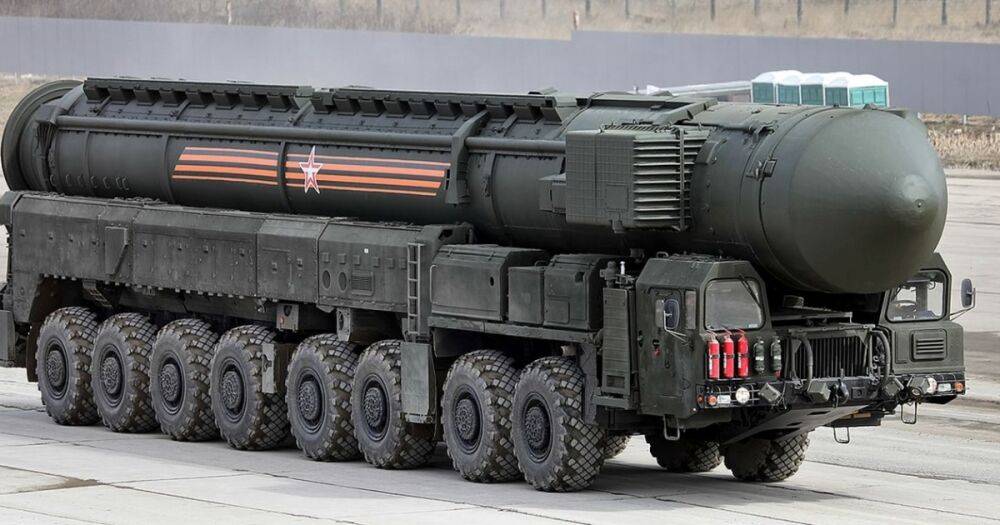 "Бряцают" ядерным оружием: Россия устроит учения стратегических комплексов "Ярс"