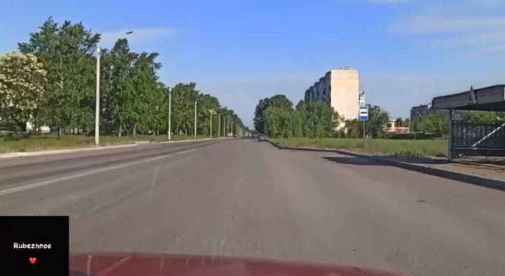 Поїздка вулицями Рубіжного: як виглядає місто після трьох місяців війни