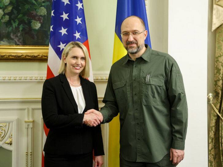 Шмыгаль обсудил с послом США послевоенное восстановление Украины
