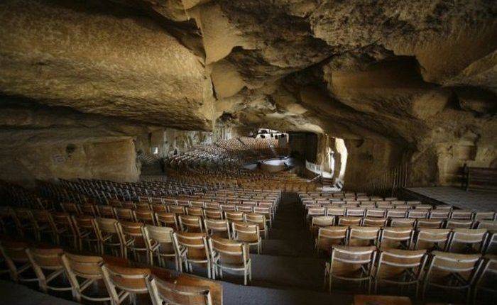 Десятка загадочных пещерных храмов