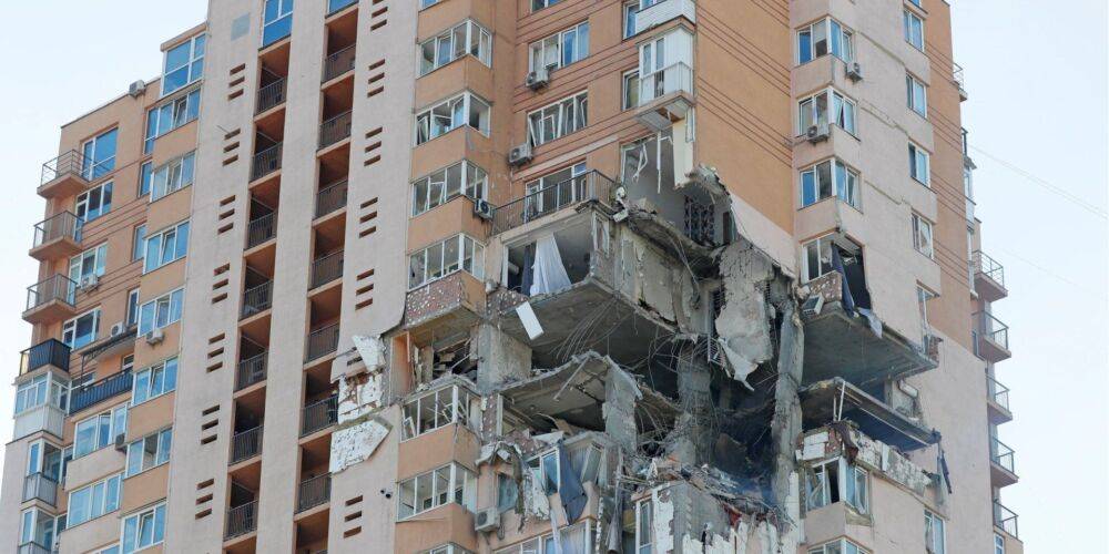 Сохранить невозможно. В поврежденном в результате обстрела доме на Лобановского в Киеве разберут верхние этажи