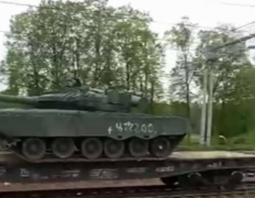 РФ перебрасывает эшелоны с танками Т-80 из-под Москвы на Донбасс (ВИДЕО)
