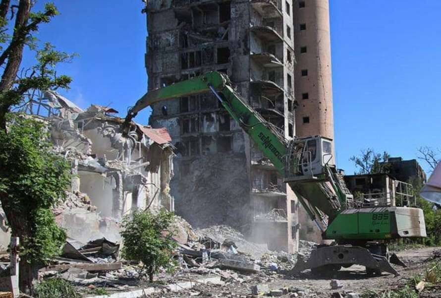 В Мариуполе под каждым разрушенным домом находится до 100 тел убитых